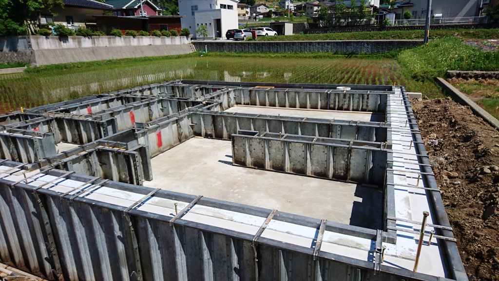 茅野市の新築住宅　基礎のコンクリートまで完了
