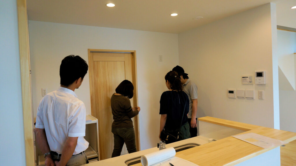 大町市大町の新築住宅でお引渡し前の検査です