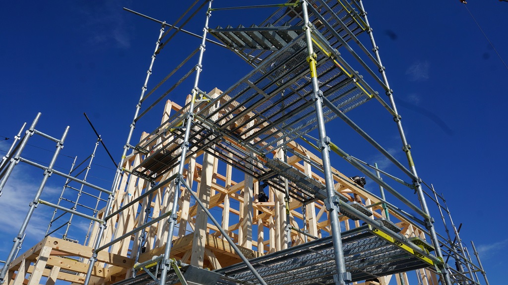 安曇野市豊科の建築現場が2棟とも上棟です