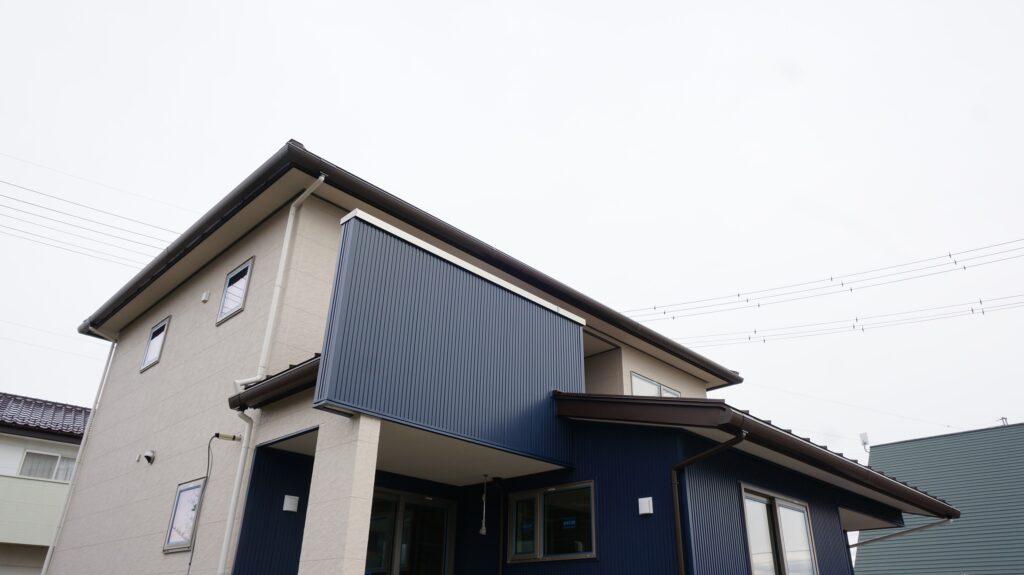 【ブログ】安曇野市豊科のもう一件の現場でも足場が外れました。