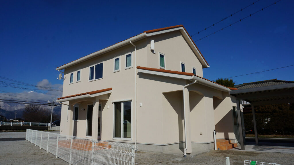 安曇野市豊科で南欧風のカワイイ家をお引渡し