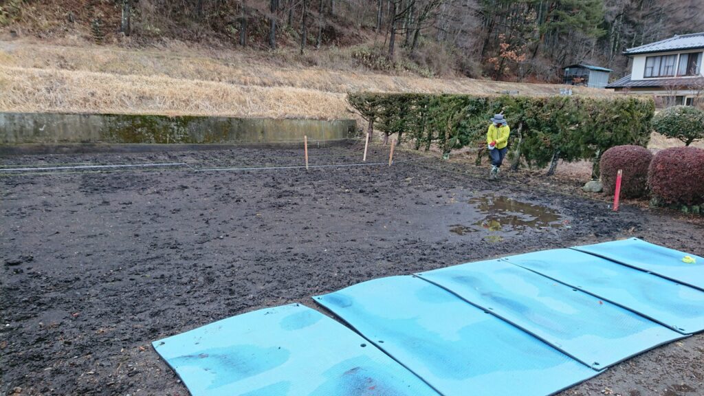 塩尻市北小野で着工のお客様の地縄を張ってきました