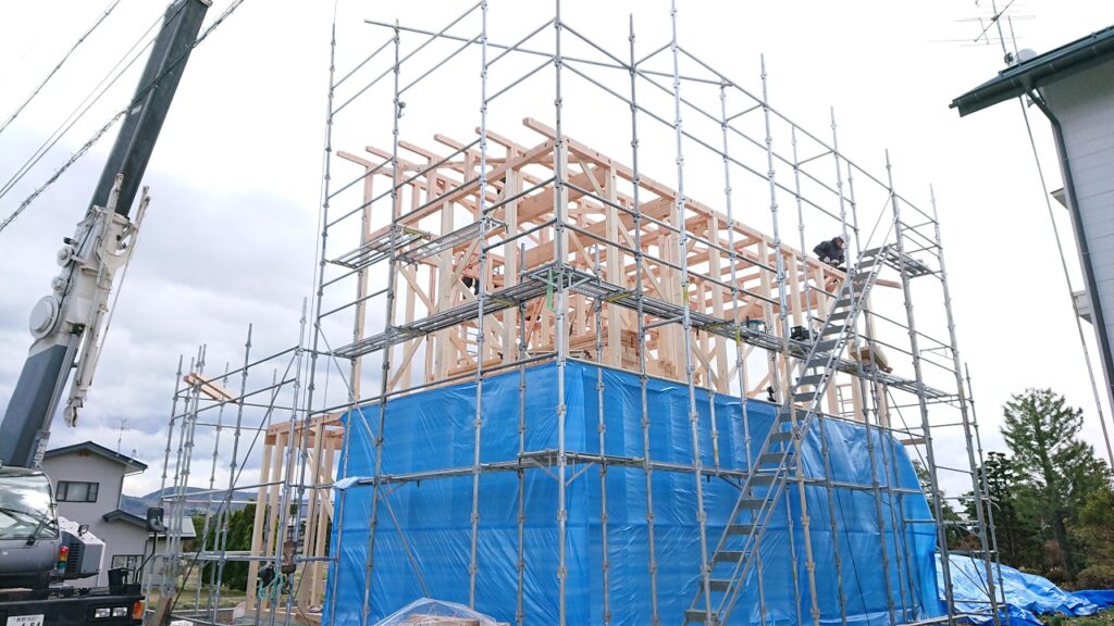 大町市で新築の一戸建て住宅が上棟を迎えました　