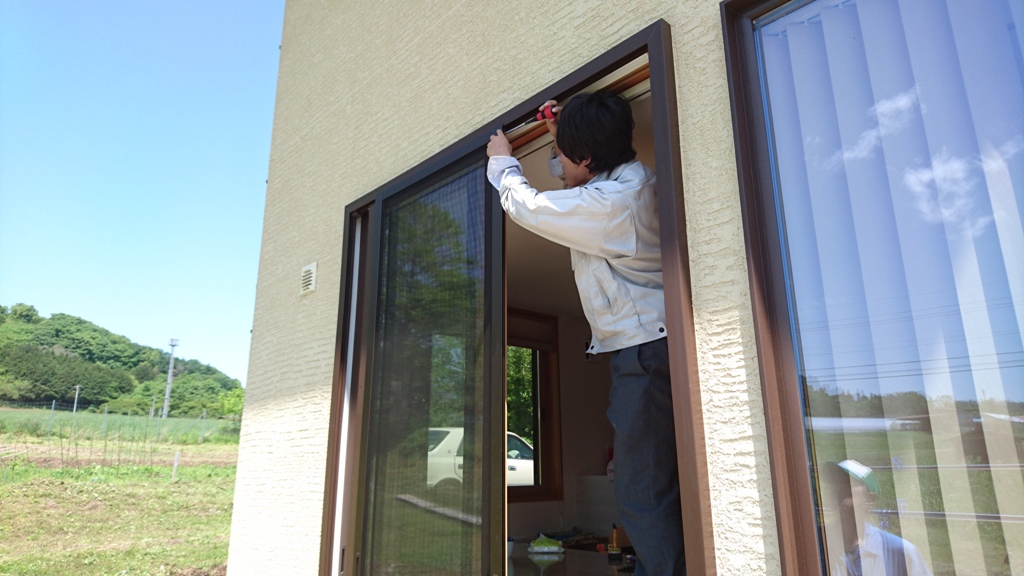 松本市四賀地区の家でサッシを調整しました