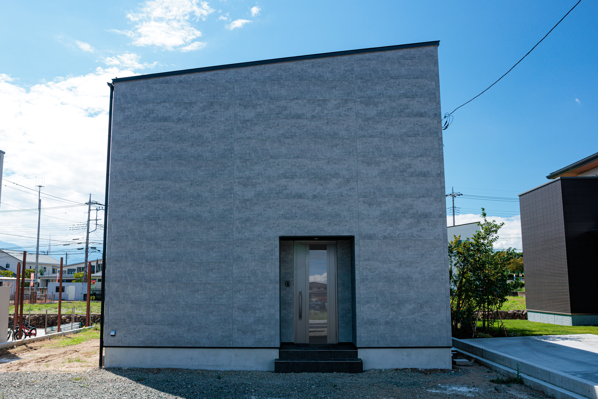 軒ゼロのスタイリッシュな住まい