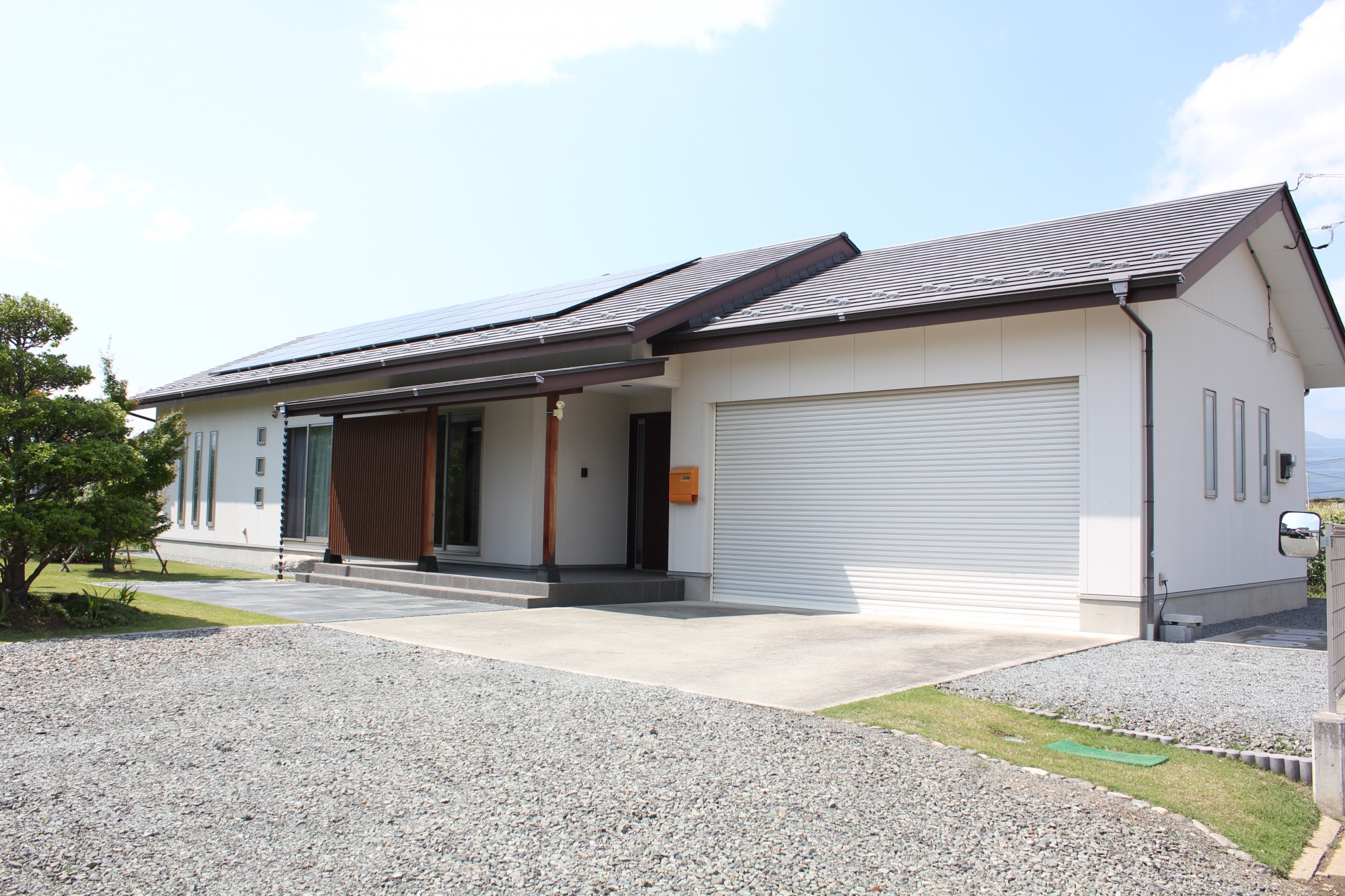 ガレージ付き 和モダンデザインの平屋