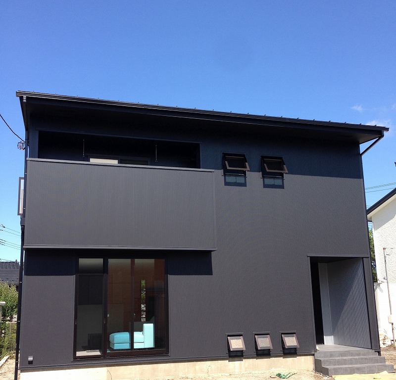 モノトーンカラーの家