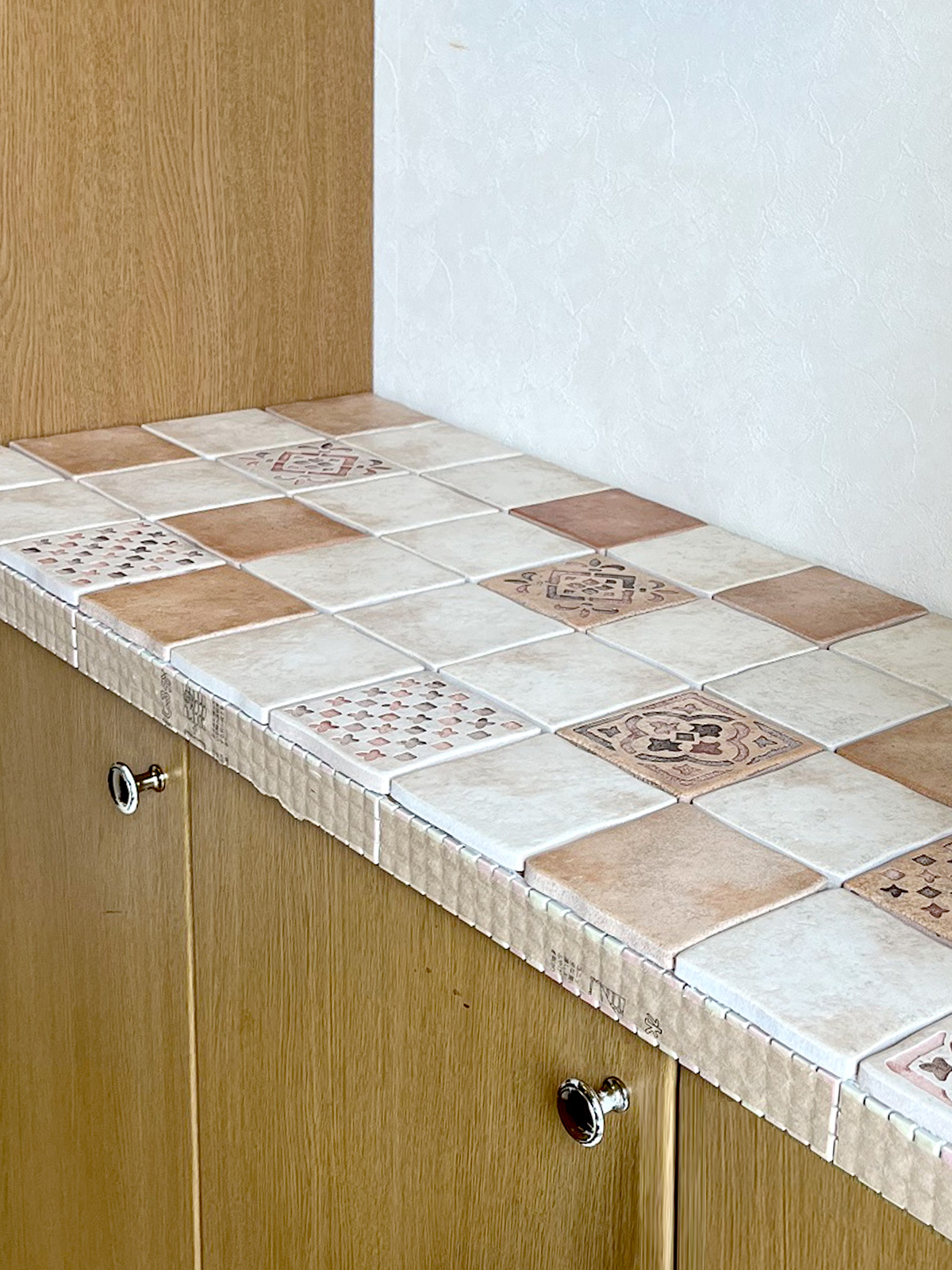 下駄箱の天板タイル